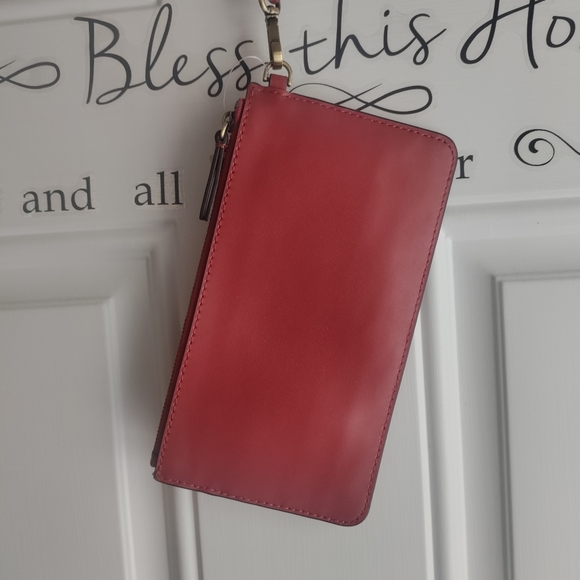 New Michael Kors wristlet - Picture 2 of 3